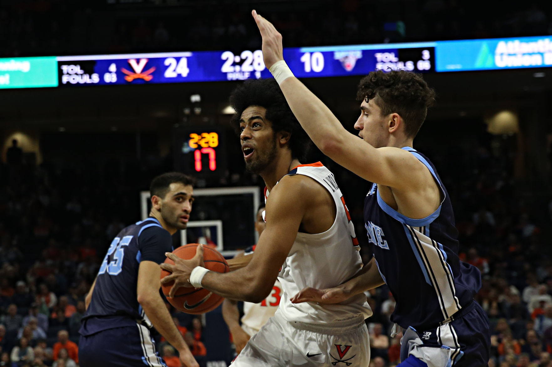 20191127_cdp_sports_uvabasketball133.JPG